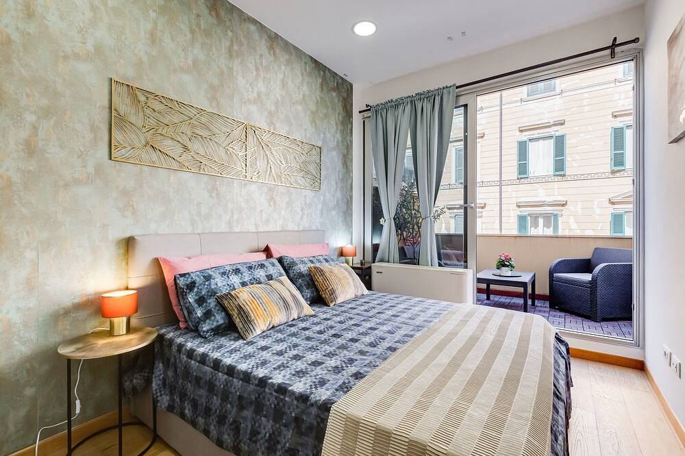 Entire apartment, Lovely home in the center of Rome, Fabrizia. in Rome, Rome Province