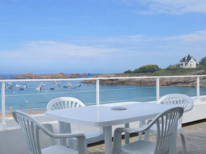 Gîte pour 4 personnes, avec terrasse dans Plage de Grève Blanche