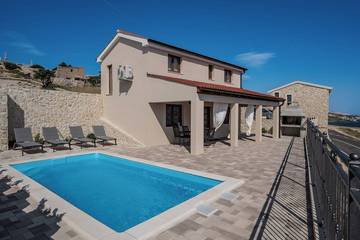 Villa für 5 Personen, mit Terrasse in Novalja