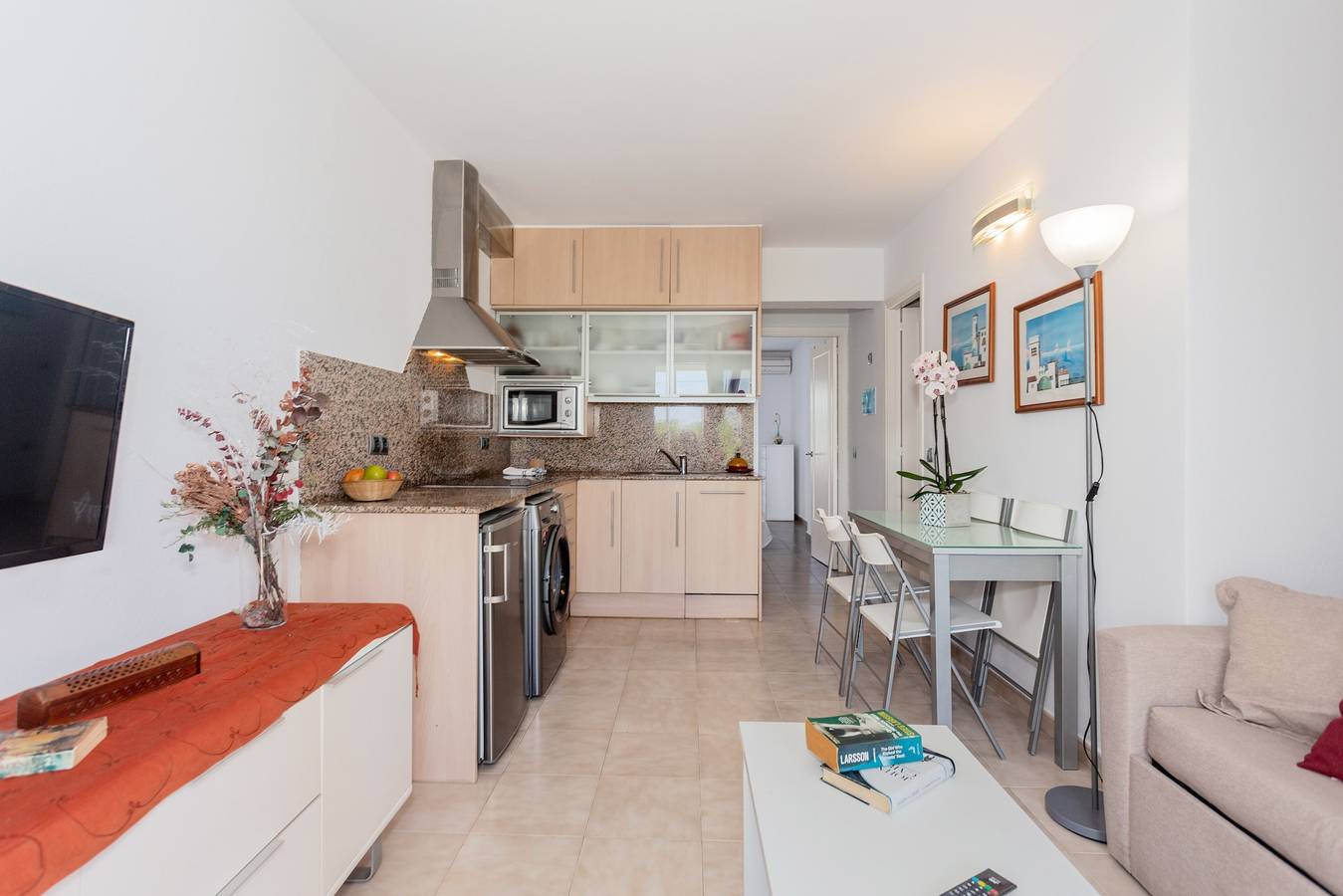 Entire apartment, Apartment 'Lurdes' with Mountain Views, Shared Pool and Air Conditioning in Cala Blanes, Ciutadella