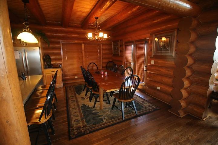 Vacation rental for 16 people, with hot tub and balcony in Dollywood