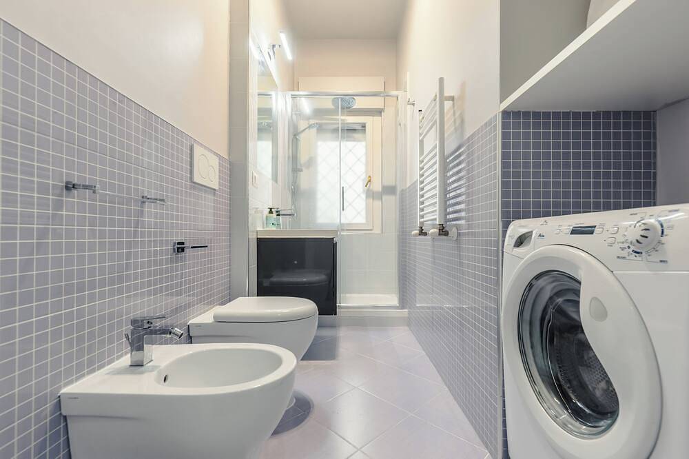 Ganze Wohnung, Rome Smart Sea - Modern cosy escape, 3 min to beach & Rome metro in Ostia, Rom