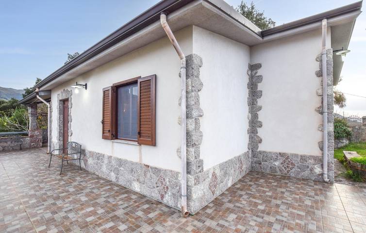 Agriturismo per 4 persone, con Terrazza in Provincia di Messina