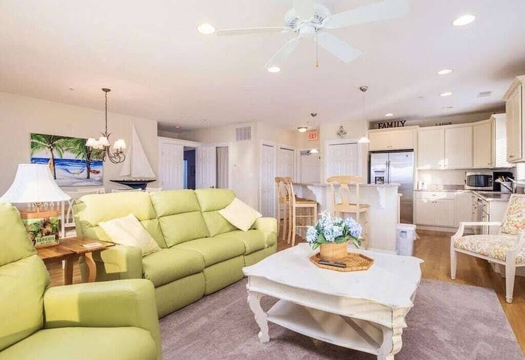 Beautiful Oceanside House in Fenwick Island De with 12 Person Hot Tub in Fenwick Island, Sussex County (Delaware)