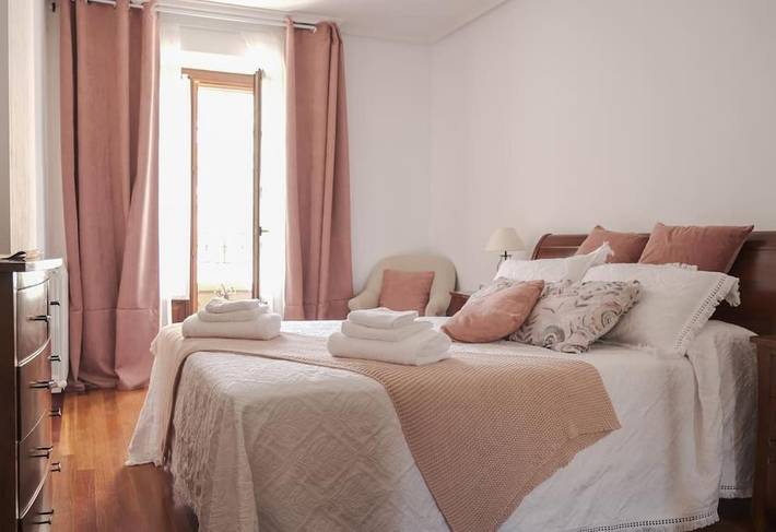 Apartamento para 5 personas, con Balcón además de Terraza y Vistas en Luarca