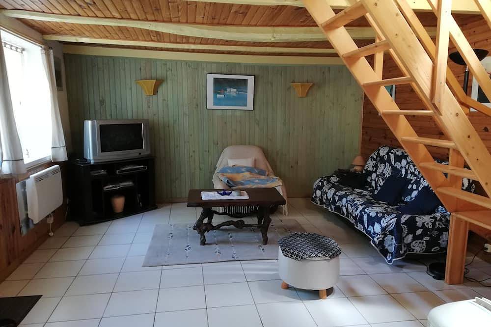 Maisonnette  de pécheur  dans un petit village située à 2,3 km de la mer in Plouezoc'h, Ceinture Dorée