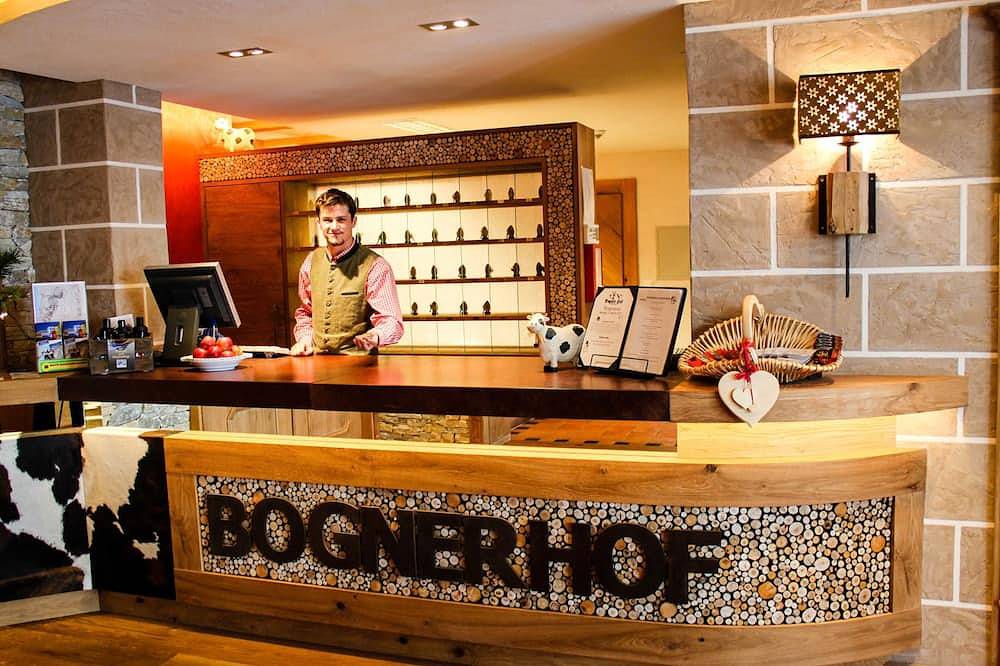 Almboden - Hotel Bogner Hof in Tannheim (Tirol), Allgäuer Alpen (Österreich)
