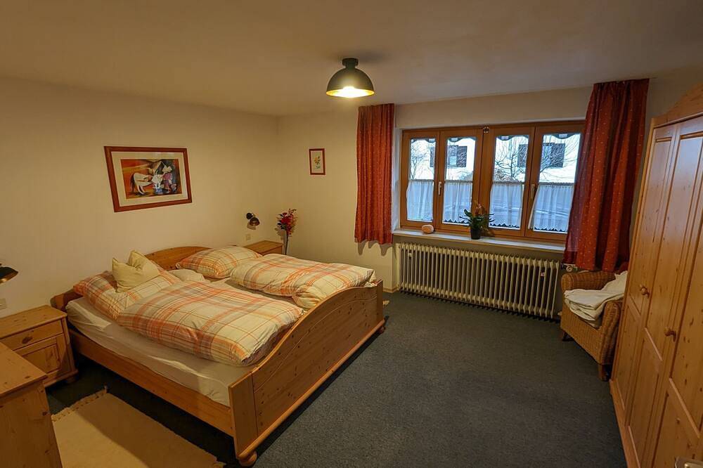 Ganze Wohnung, Gemütliche Ferienwohnung im bayerisch modernen Stil mit Terrasse in Bad Heilbrunn, Tölzer Land