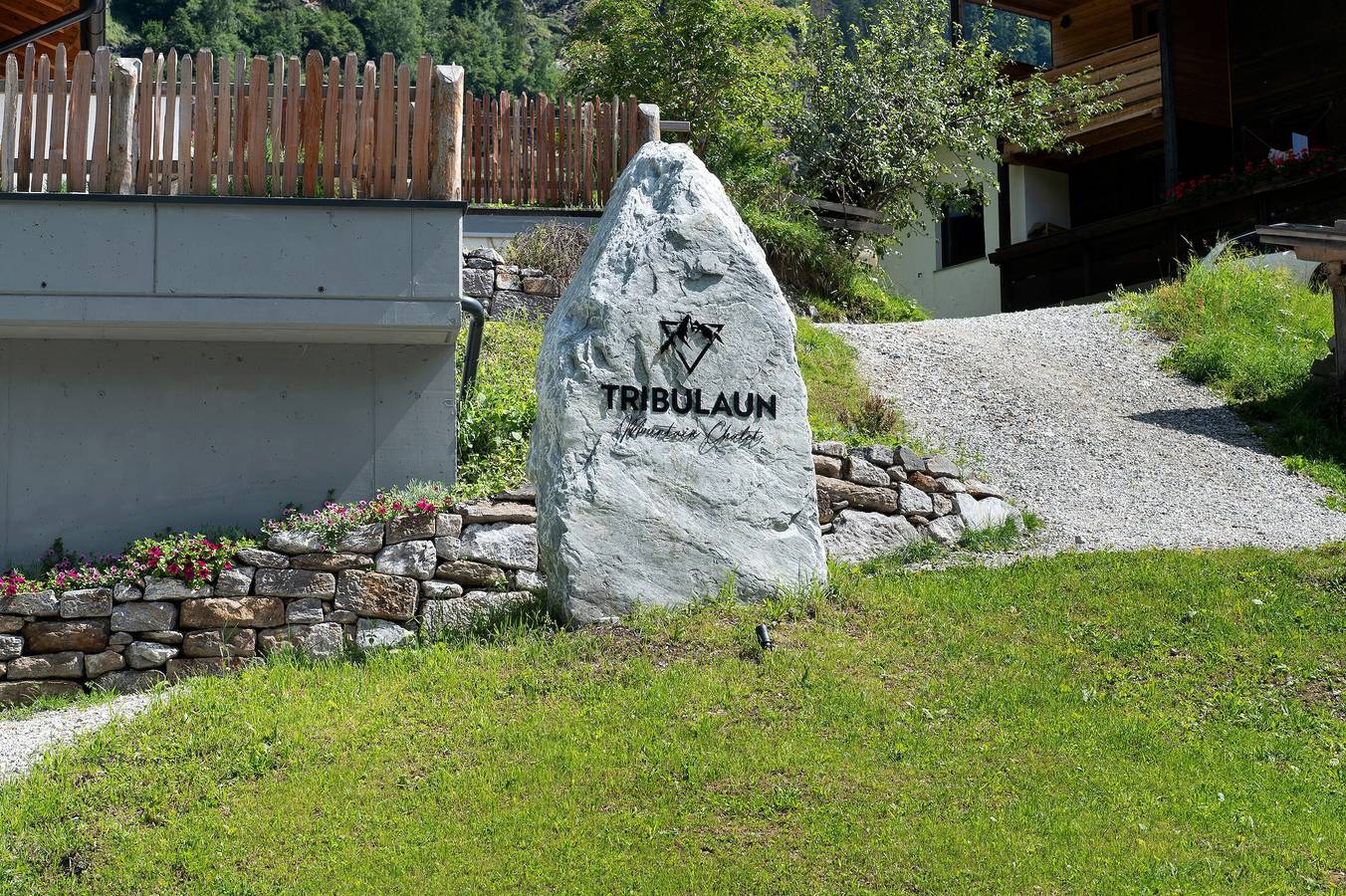 Ganze Wohnung, Ferienwohnung 'Lodge 2' mit Bergblick, privater Terrasse und Wi-Fi in Stubaier Alpen, Brenner