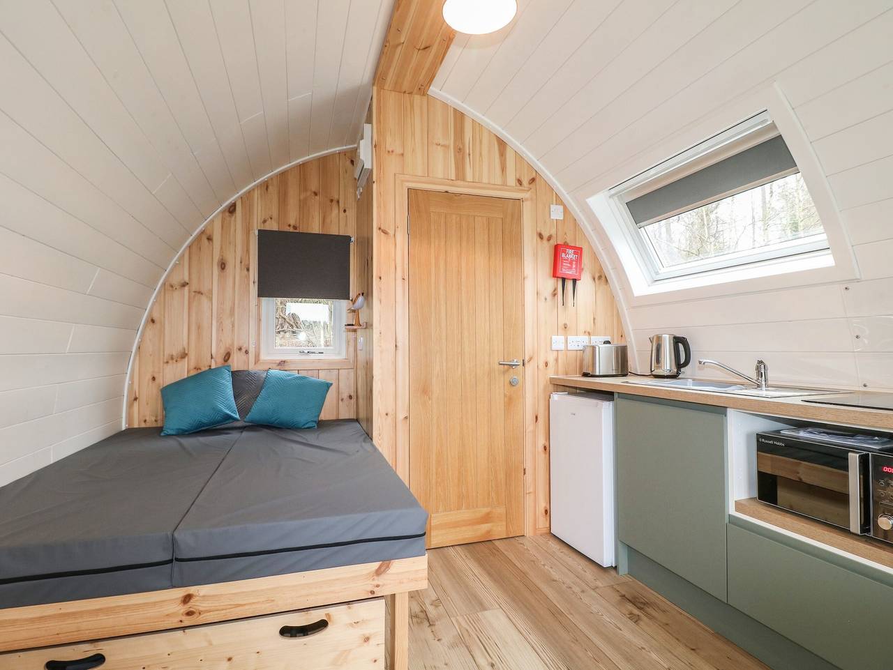 Bracelands - Deluxe Pod 10 in Gloucestershire