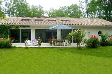 Gîte pour 5 personnes, avec terrasse et jardin à Saint-Vivien-de-Médoc