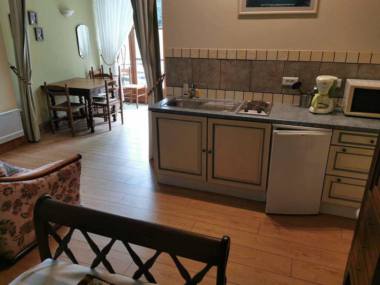 Holiday Home 'Le Crévy - La Calèche - 3 Pers' with Private Terrace, Private Garden, and Wi-Fi in La Chapelle-Caro, Vannes region