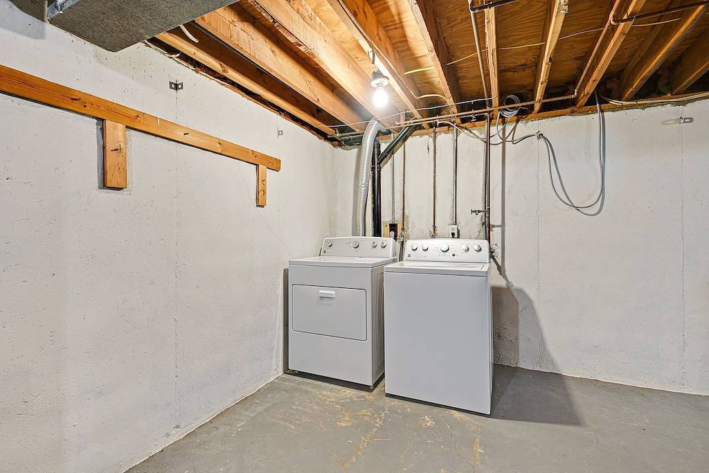 ☼Peloton Bike+Tread☼Fenced Outdoor Space☼Deck+Grill☼Luxury Beds☼ in Overland Park, Kansas