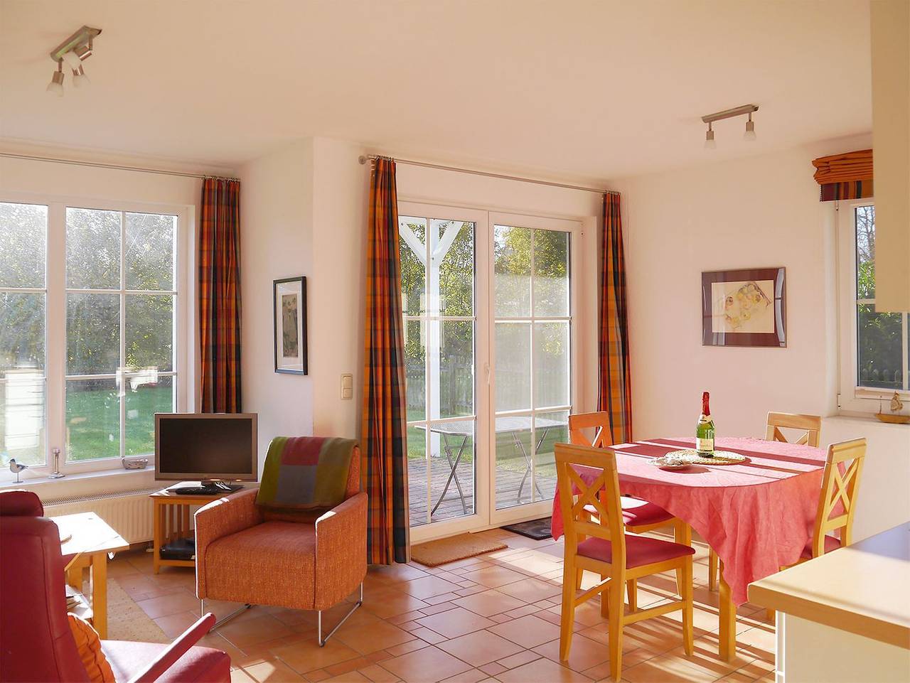 Appartement entier, Ruhig gelegene Erdgeschosswohung m. Garten, Süd-Terrasse , Grillplatz u. Wlan in Prerow, Péninsule Fischland-Darss-Zingst