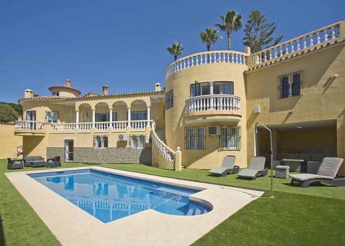 6 Bedroom Villa Vk, Private Heated Pool,Sleeps 16  in Playa El Chaparral - El Chaparral (Mijas), Mijas