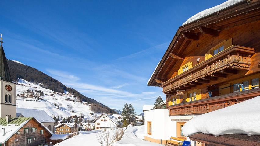 Ferienwohnung für 4 Personen, mit Garten und Balkon in Gaschurn