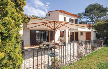 Location de vacances pour 8 personnes, avec terrasse ainsi que piscine et jardin à Mougins