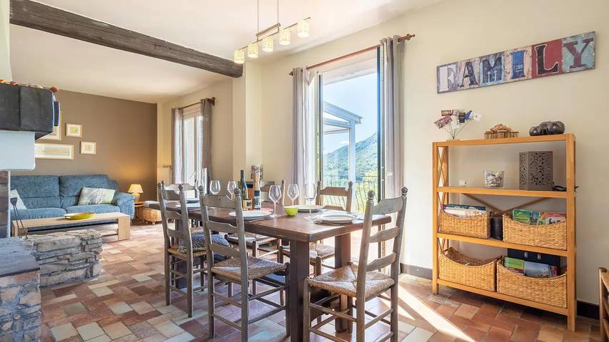 Location de vacances pour 8 personnes, avec jardin et piscine à Vieussan - 2