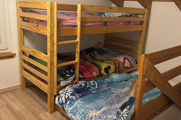 Ganze Wohnung, Spacious duplex apartment in Val-de-Travers, Massif du Jura