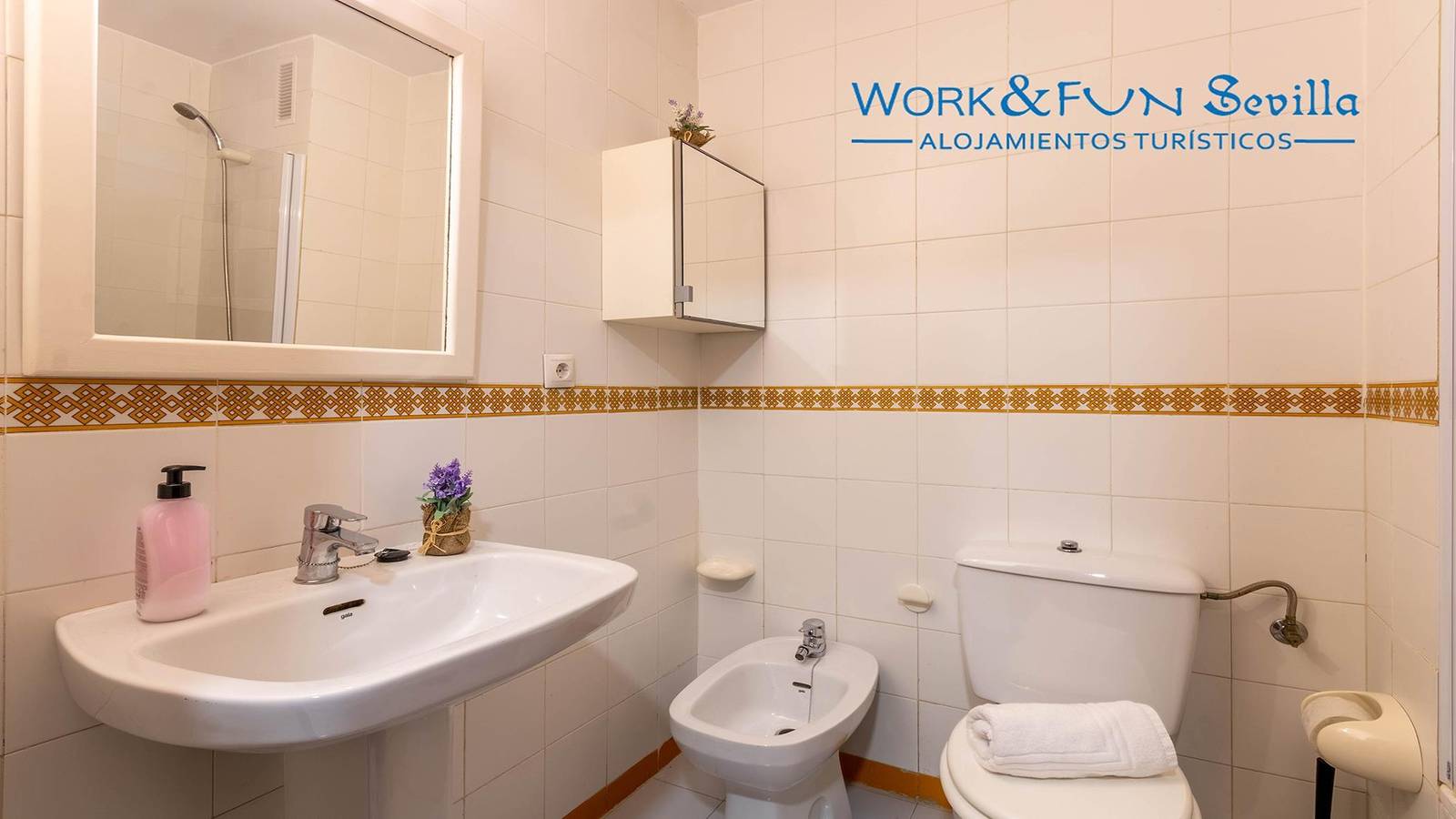Apartamento vacacional entero, Apartamento 'La Alegria en Triana' ⭐⭐⭐ in Central Seville, Sevilla