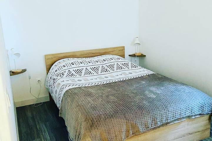 Gîte pour 4 personnes, avec terrasse ainsi que jardin et jacuzzi à Marcillac-Saint-Quentin - 3