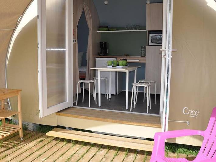 Flower Camping L'Abri-Côtier - Accommodation 4 persons - Coco Sweet 16 m² (2 bedrooms - sleeps 4) Without Tv in Saint-Nazaire-sur-Charente, Rochefort region