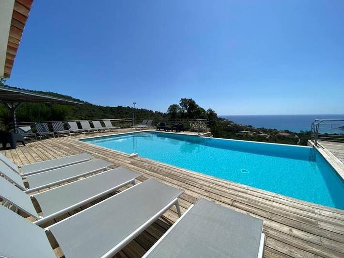 Gîte pour 18 personnes, avec Terrasse ainsi que Jardin et Piscine dans Plage de Tarco (Conca)