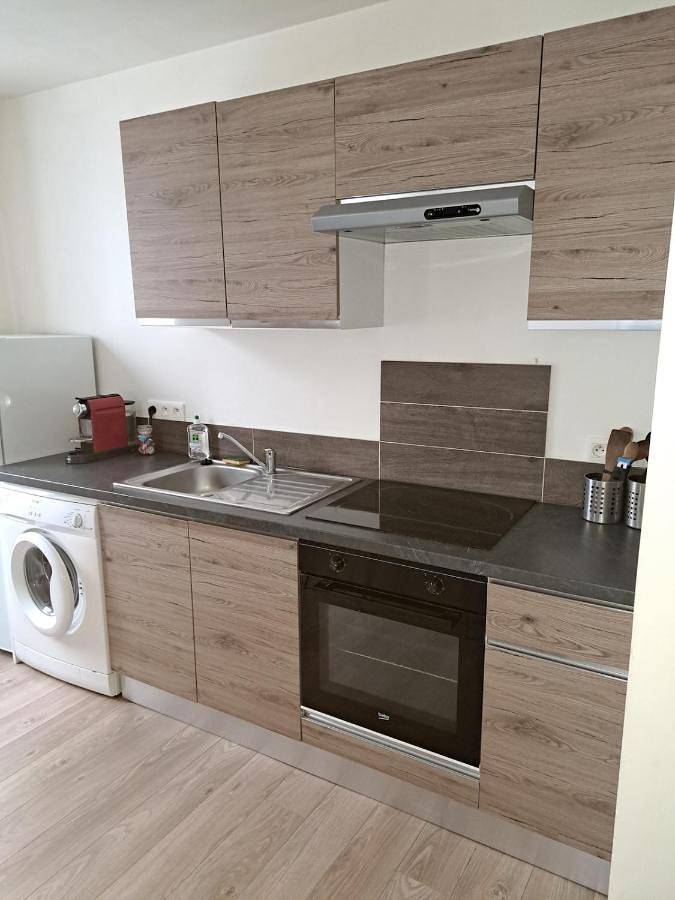 Appartement entier, Two-Bedroom Apartment in La Tour-du-Pin, Région de La Tour-du-Pin