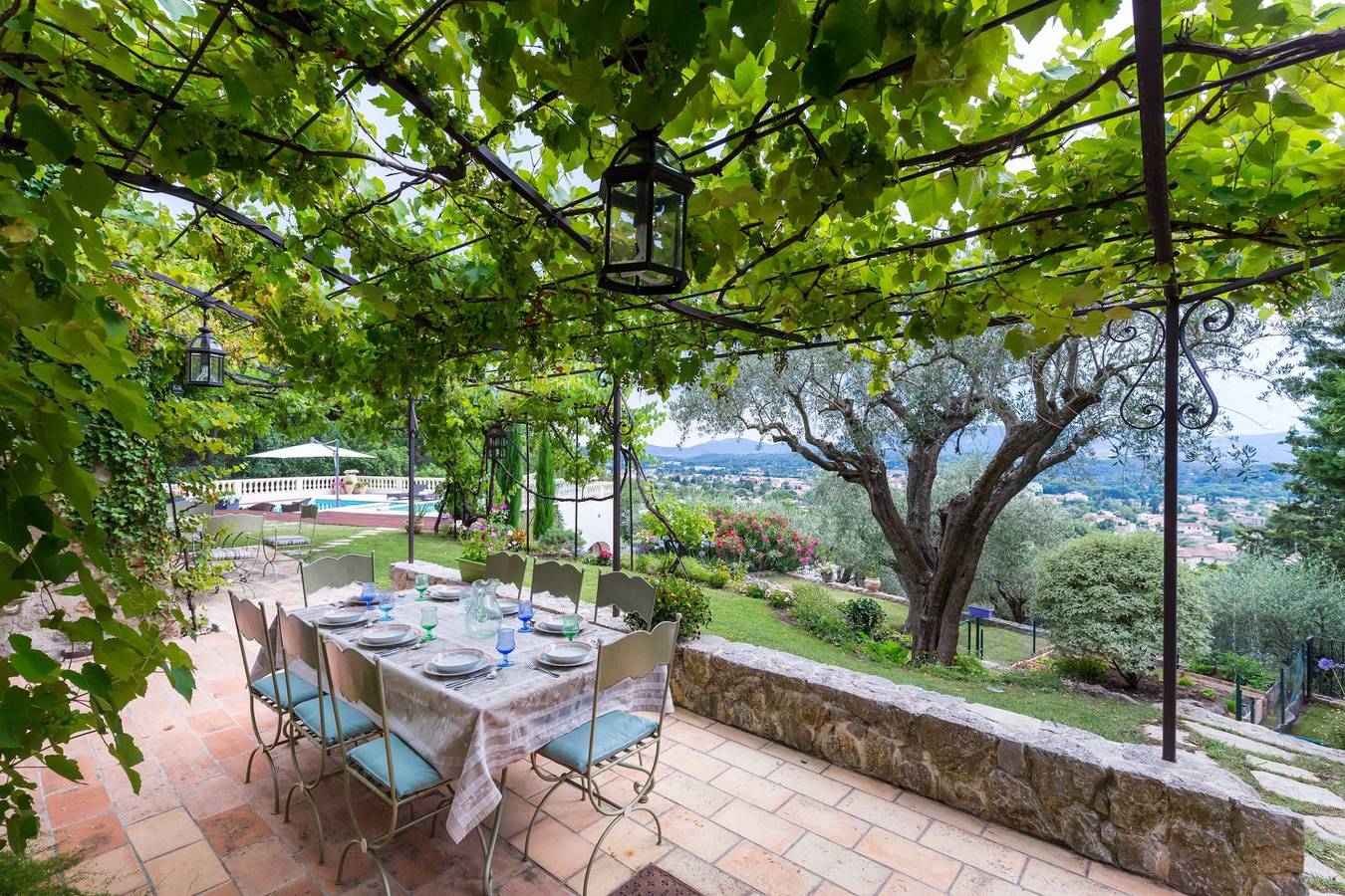 Luxury villa for 18 people with heated pool near Cannes in Mouans-Sartoux, Cannes region