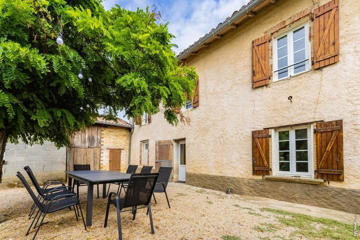 Location de vacances pour 9 personnes, avec jardin à Brens - 2