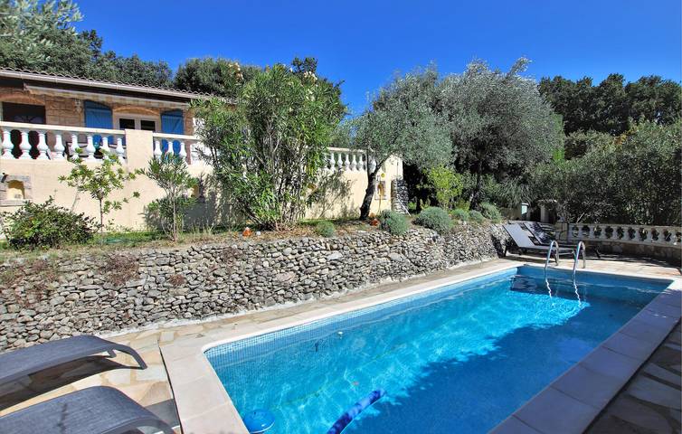 Location de vacances pour 8 personnes, avec jardin et terrasse à Colonzelle - 3