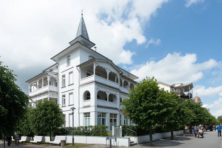 Appartamento intero, Appartamento per vacanze "Villa Seeblick Binz 01" con vista mare, balcone e Wi-Fi in Ostseebad Binz, Binz