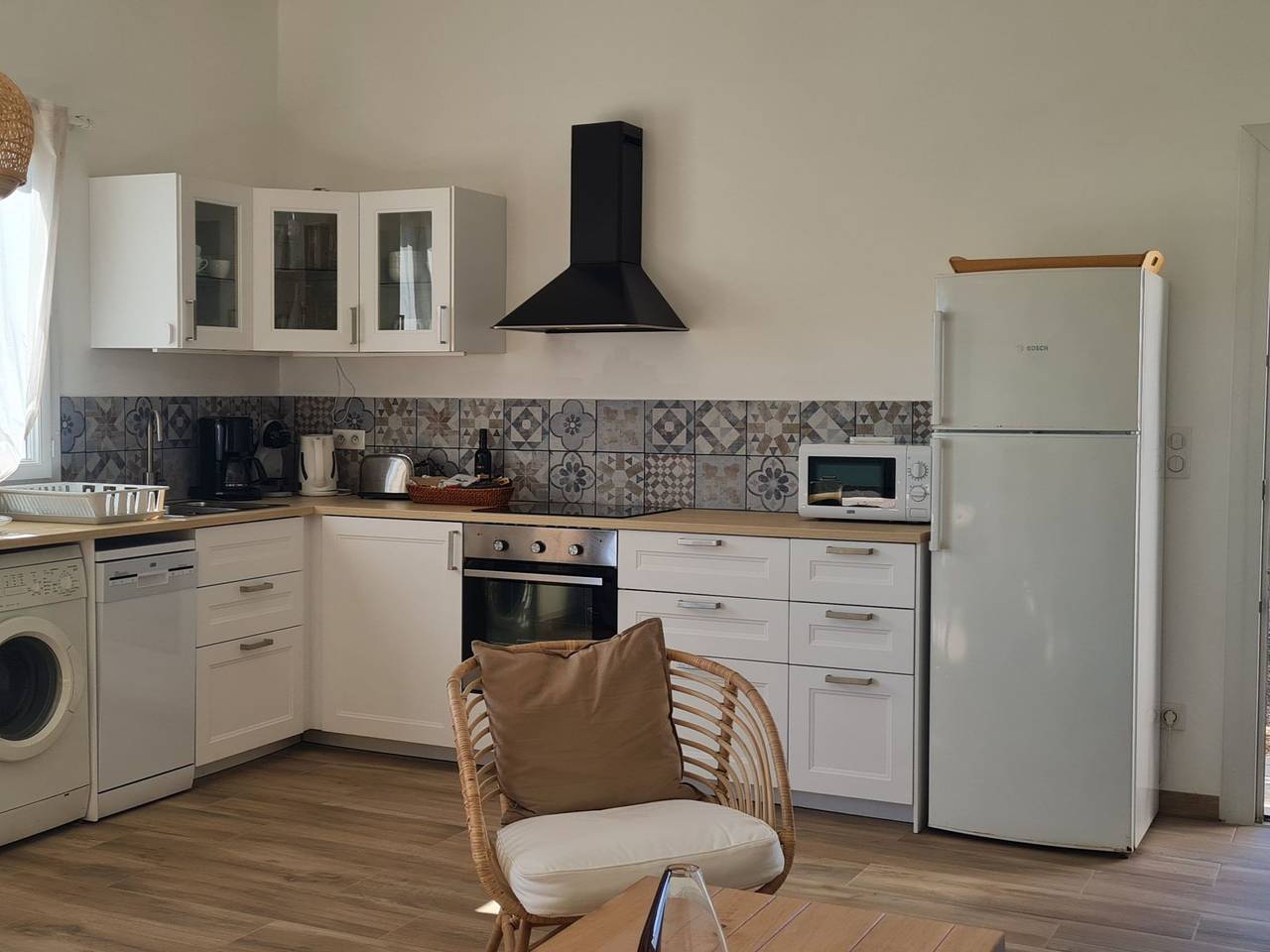 Im Herzen der Weinberge, schattige Terrasse umgeben von Grün, Pool in Le Pradet, Region de Toulon