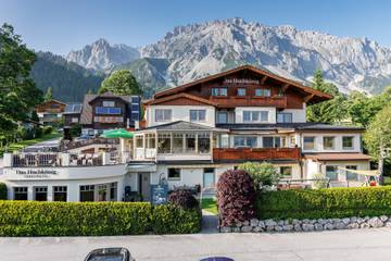 Pension pour 4 personnes, avec sauna et jardin ainsi que piscine et vue, adapté aux familles à Ramsau am Dachstein