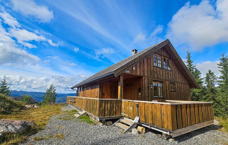 Ferienhaus für 8 Personen, mit Terrasse und Sauna sowie Whirlpool und Garten - 1