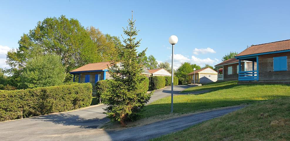 Chalet pour 6 personnes, avec terrasse ainsi que jardin et piscine, animaux acceptés dans Lozère - 4