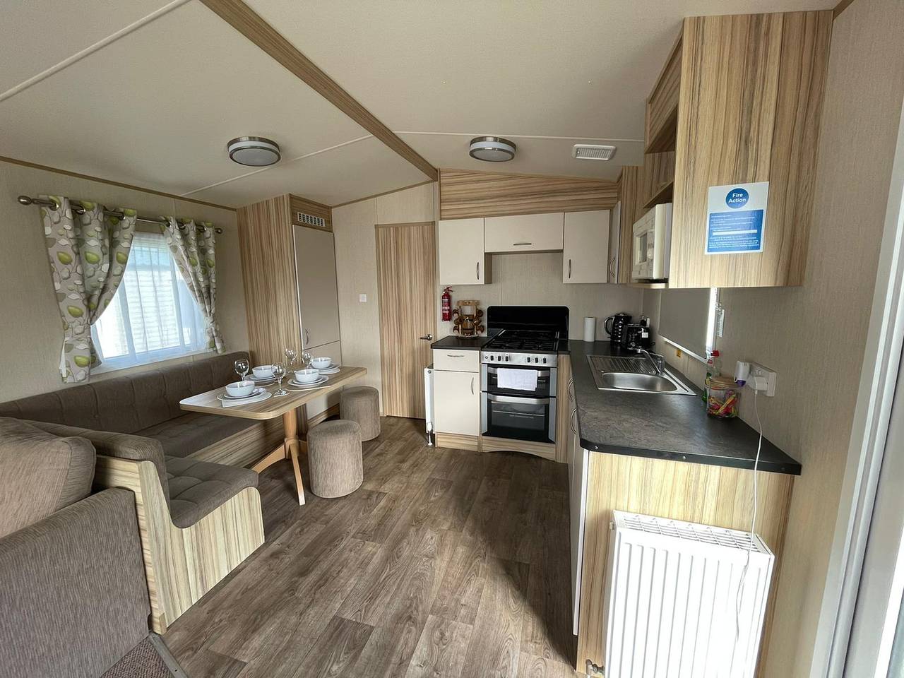 Fluffy Caravan Sleeps 4, Pet-Friendly in Leysdown, Kent