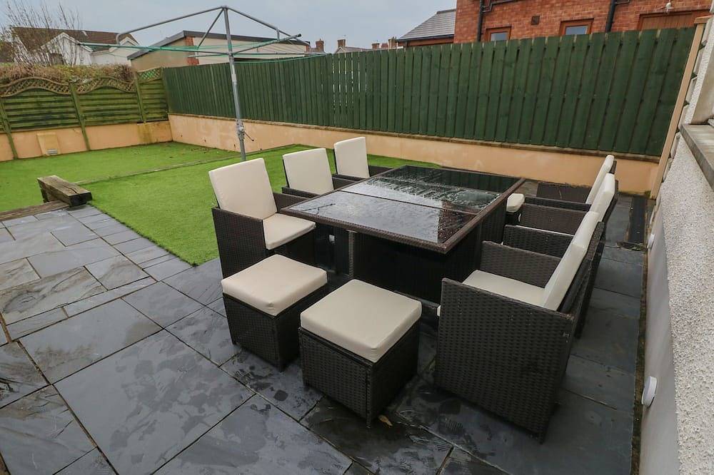 Llygad Y Lleuad ( Moon), pet friendly, with a garden in Burry Port in Burry Port, Carmarthenshire