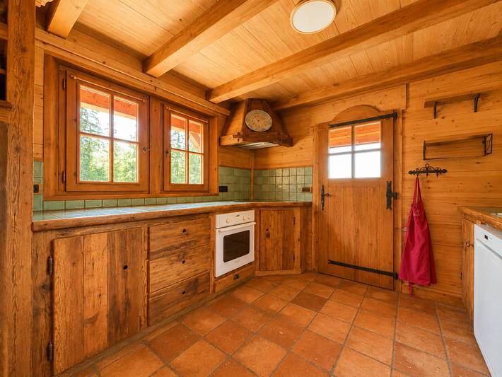 Acogedor chalet para 6-8 con estufa de leña y terraza soleada in Notre-Dame-de-Bellecombe, Albertville region