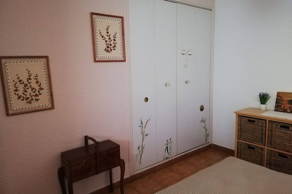 Ganze Wohnung, Appart F3, 75m2 Anlage im Erdgeschoss mit eigenem Zugang, zugewiesenen Parkplatz in Monticello, Calvi und Umgebung