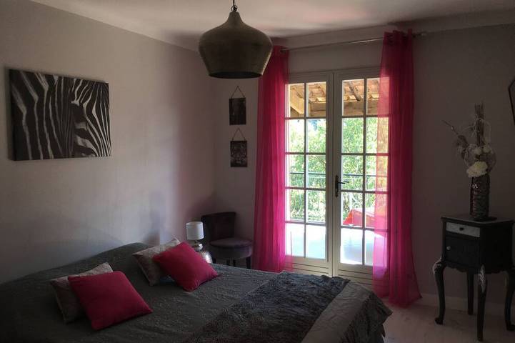 Location de vacances pour 8 personnes, avec jardin à Belgentier - 4