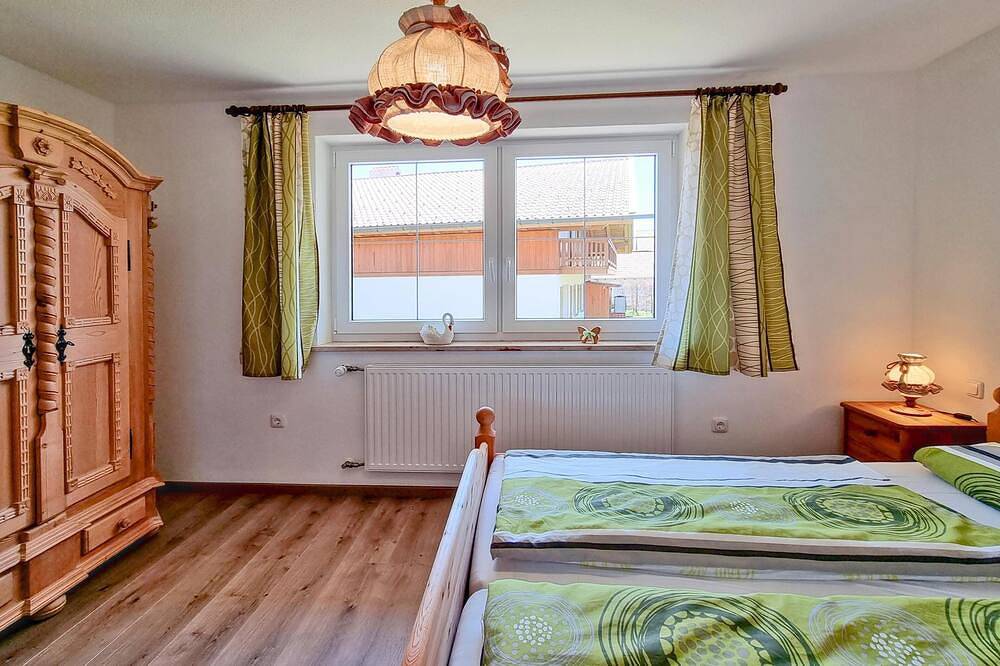 Ganze Wohnung, Wohnung in Oberbayern mit Ofen und Terrasse in Wildsteig, Romantische Straße