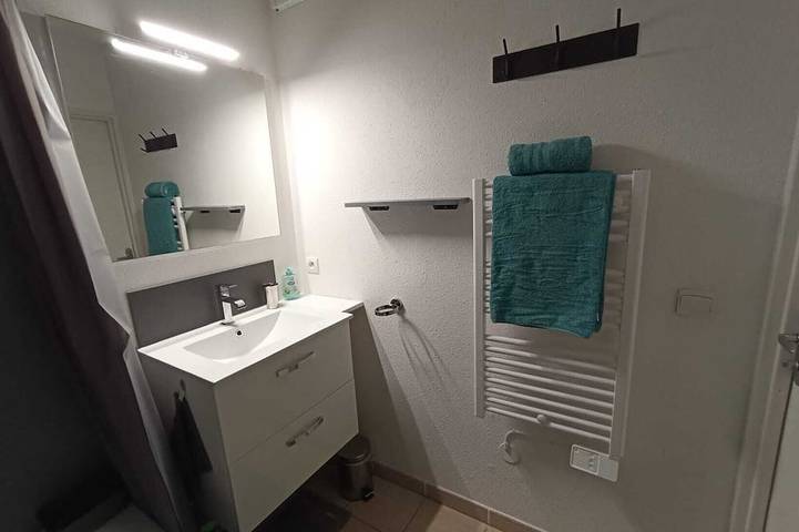 Appartement entier, Appartement T2 calme et lumineux avec balcon proche citadelle de Blaye in Blaye, Région de Blaye