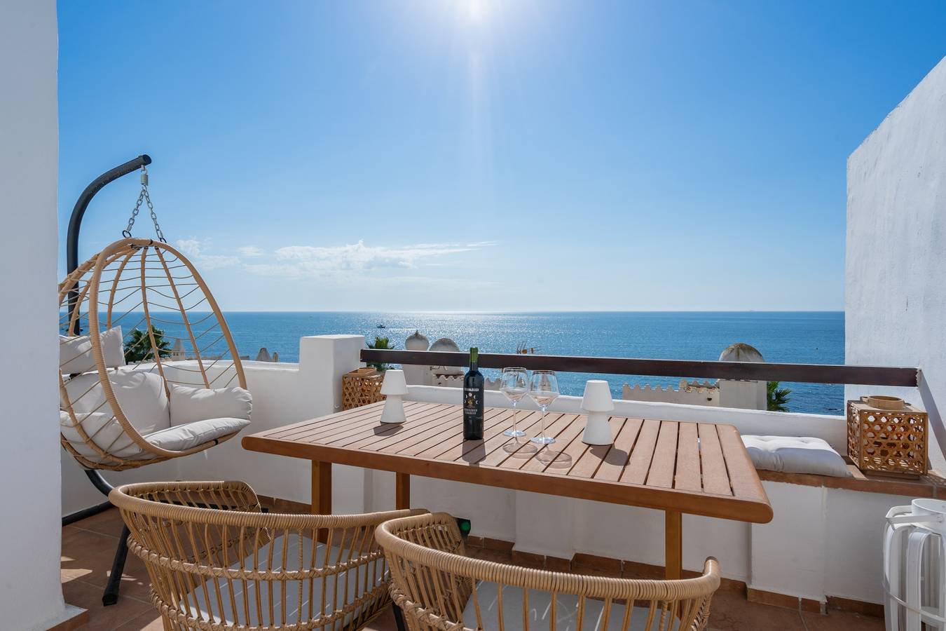 Entire holiday apartment, Cosy flat with direct access to the sea in Urbanizacion Calahonda, Mijas