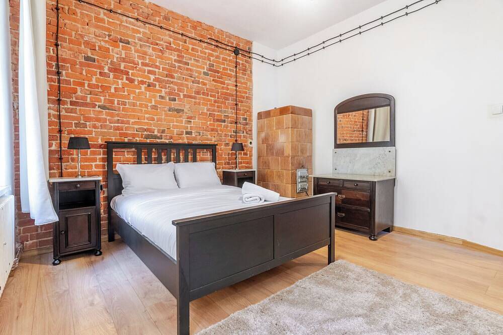 Geheel appartement, Gliwice Industrial Brick Style Apartment in Gliwice, Silezië