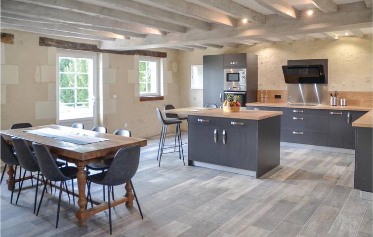 Appartement spacieux avec parking, piscine et jardin in Thilouze, Vallée de la Loire