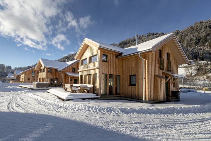 Ferienhaus für 9 Personen, mit Whirlpool und Terrasse sowie Garten und Sauna