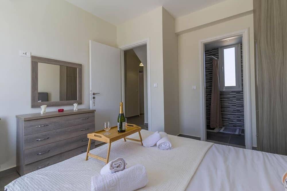 Enchanted Sunlit Villa Retreat in Korinthia