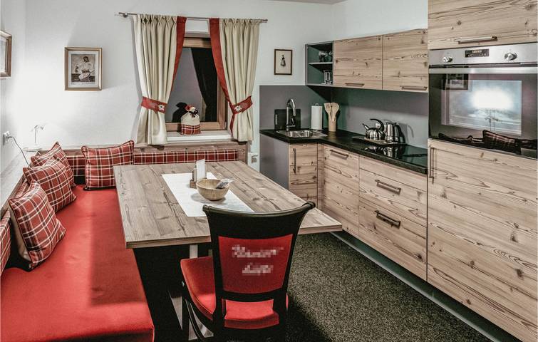 Ganze Ferienwohnung, Apartment mit Bergblick, Parkplatz und Küche in Tuxer Alpen, Navis