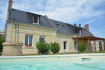Cottage pour 2 personnes, avec jardin et piscine à Restigné